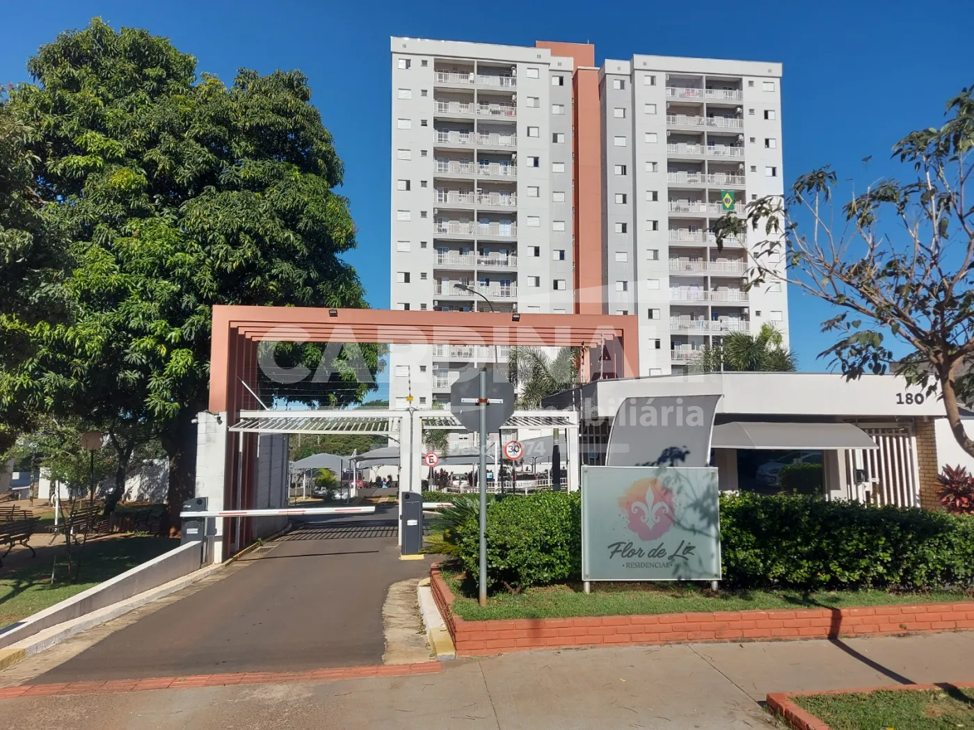Apartamento / Padr&atilde;o em S&atilde;o Carlos 