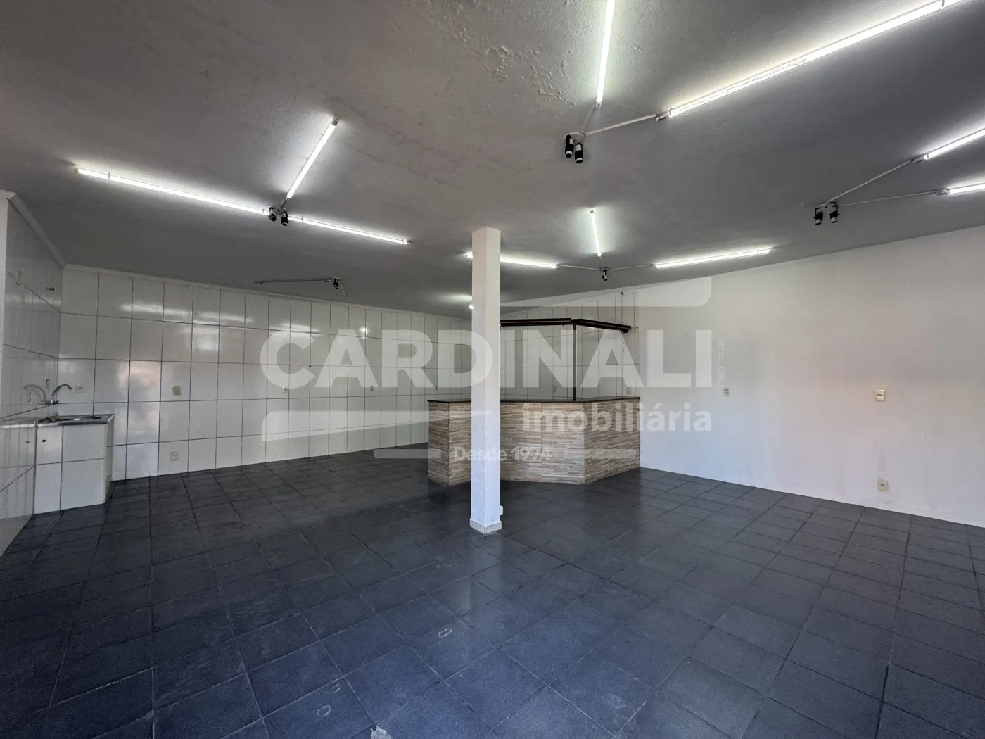 Alugar Comercial / Sal&atilde;o em S&atilde;o Carlos R$ 2.000,00 - Foto 3