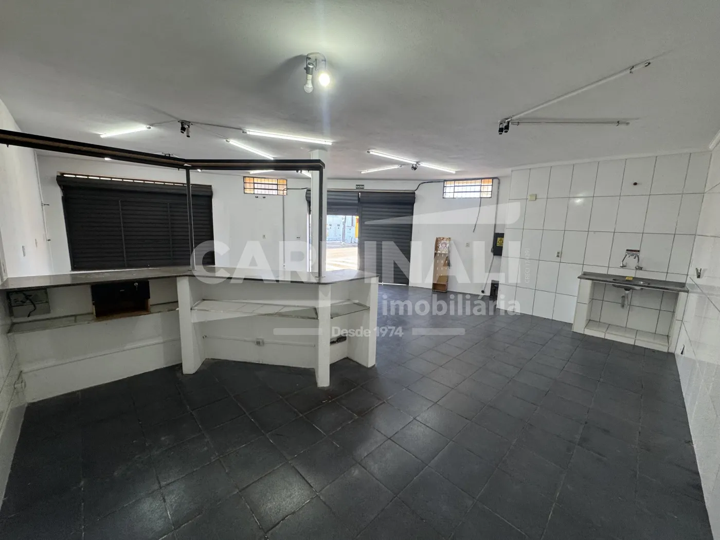 Alugar Comercial / Sal&atilde;o em S&atilde;o Carlos R$ 2.000,00 - Foto 4