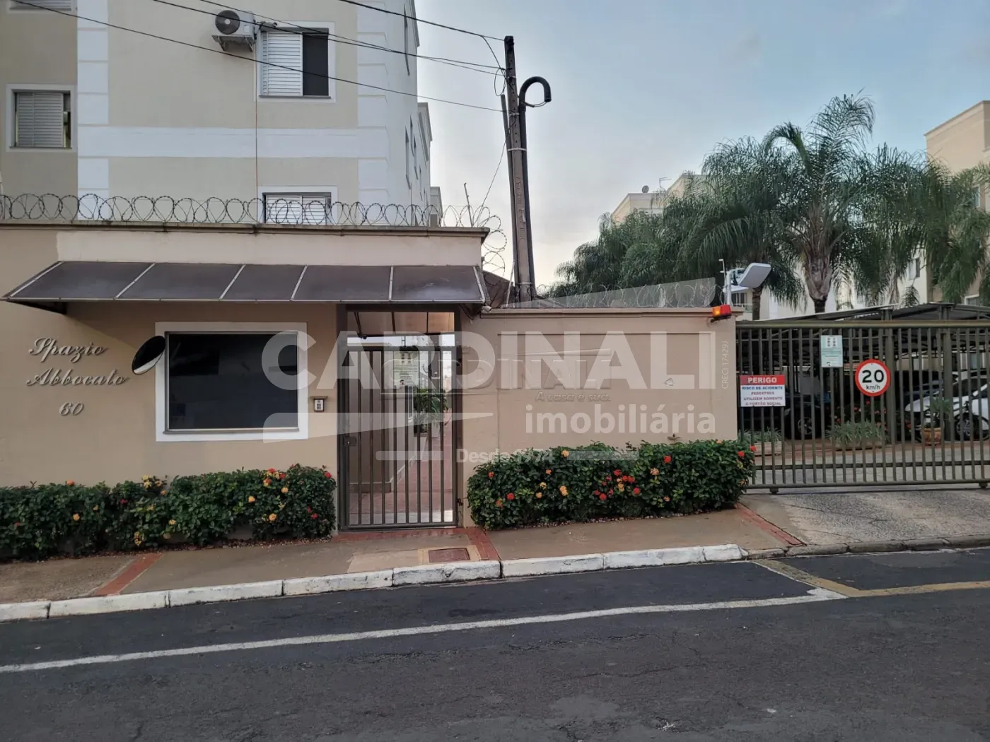 Apartamento / Padr&atilde;o em Araraquara Alugar por R$1.300,00