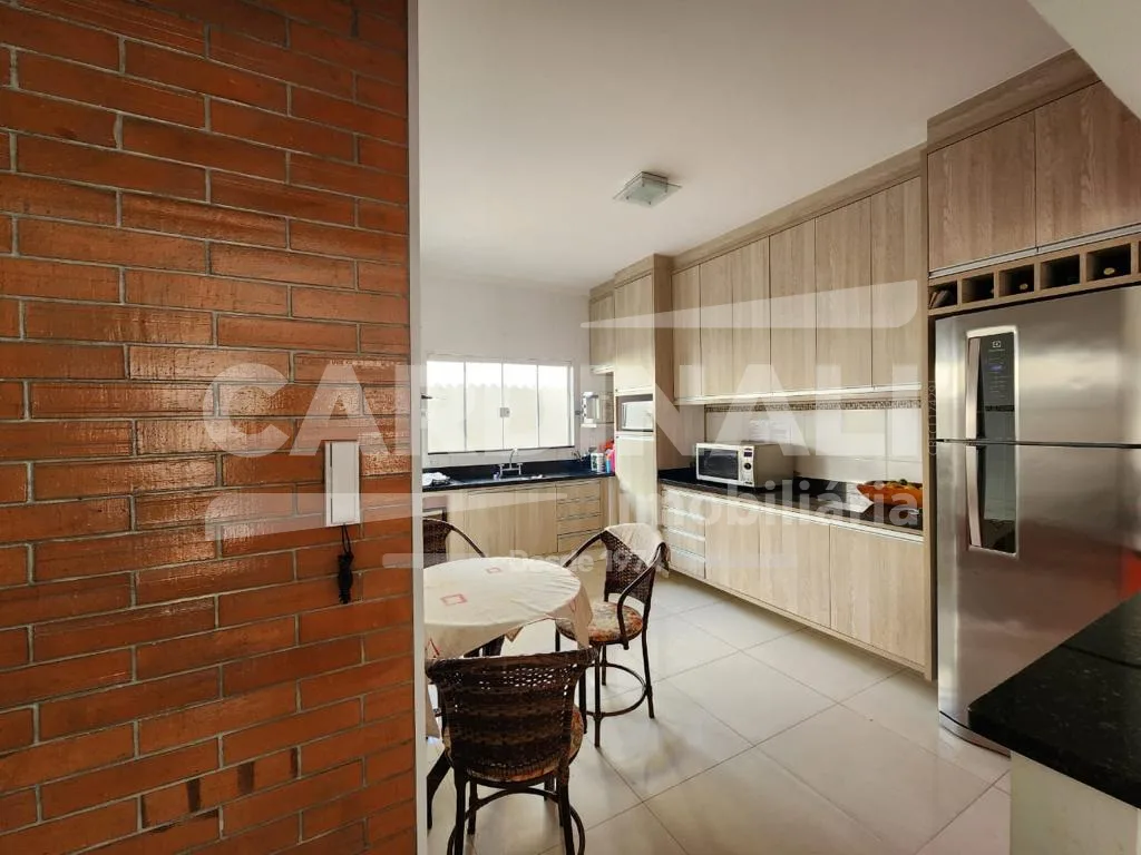 Comprar Casa / Padr&atilde;o em Araraquara R$ 550.000,00 - Foto 6