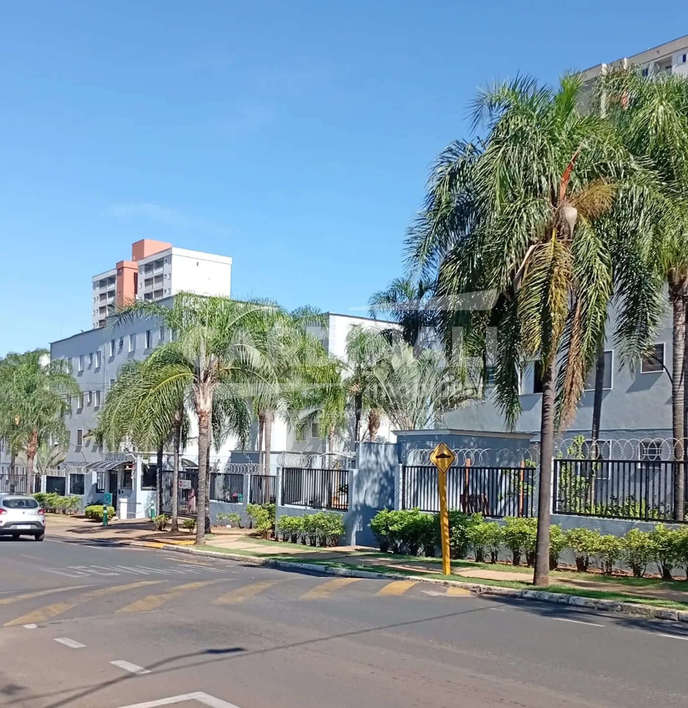 Comprar Apartamento / Padr&atilde;o em Araraquara R$ 181.000,00 - Foto 2