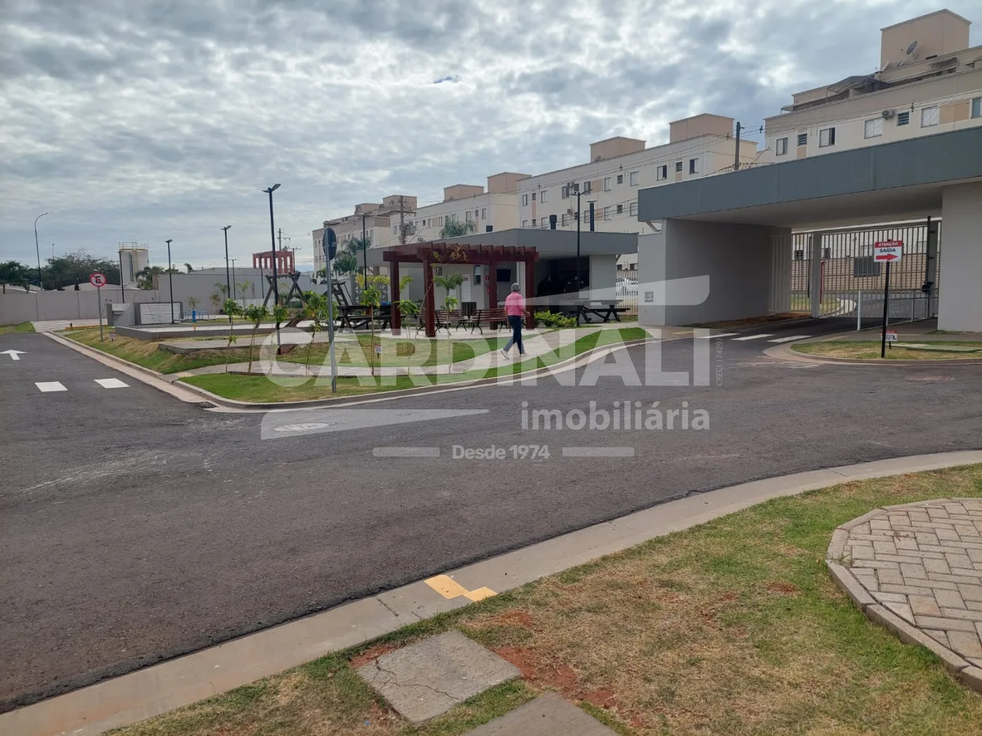 Comprar Apartamento / Padr&atilde;o em Araraquara R$ 350.000,00 - Foto 16