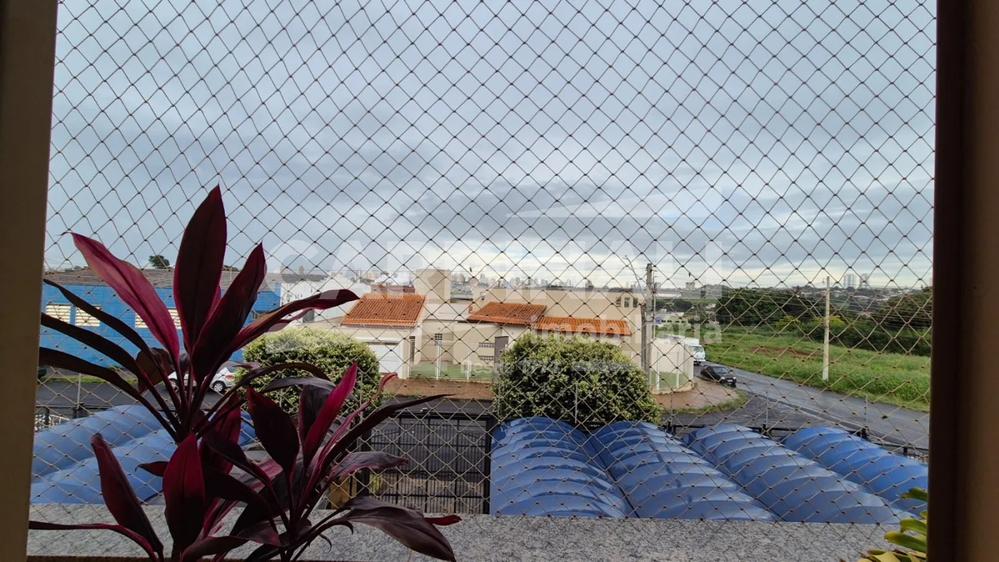 Comprar Apartamento / Padr&atilde;o em Araraquara R$ 400.000,00 - Foto 4