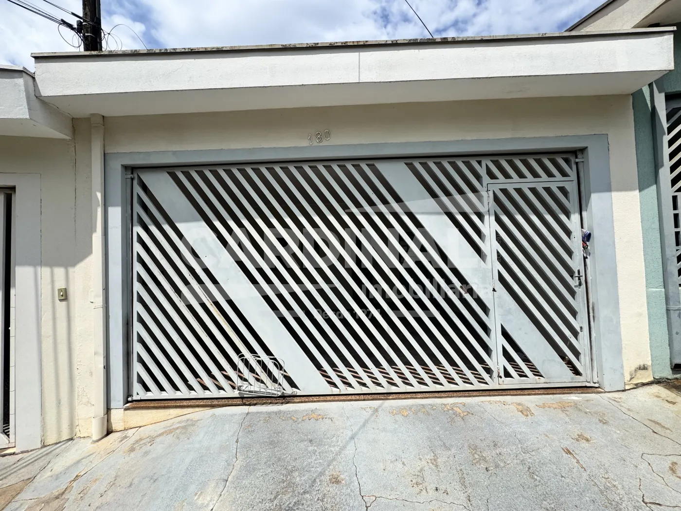 Casa / Padr&atilde;o em S&atilde;o Carlos Alugar por R$1.600,00