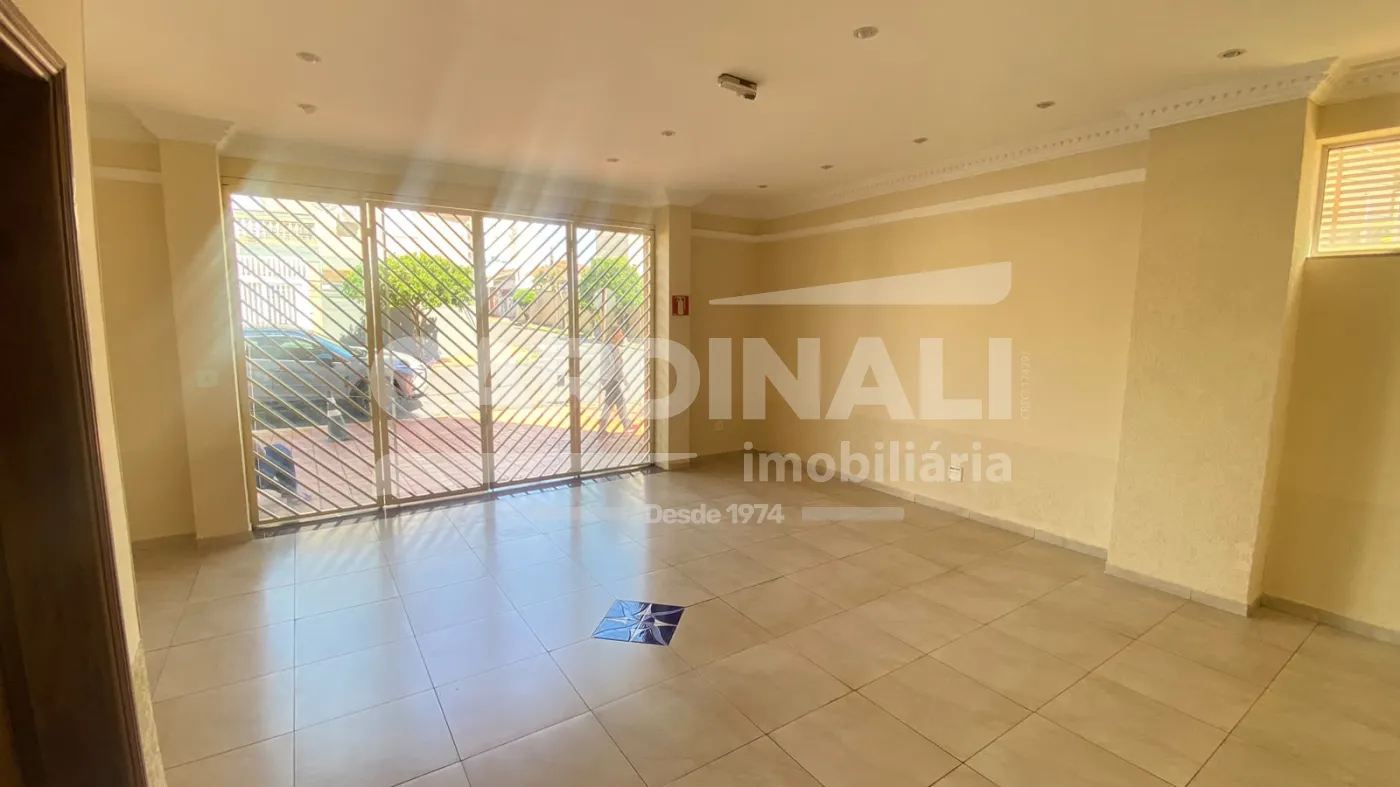 Alugar Comercial / Padr&atilde;o em Atibaia R$ 2.500,00 - Foto 1