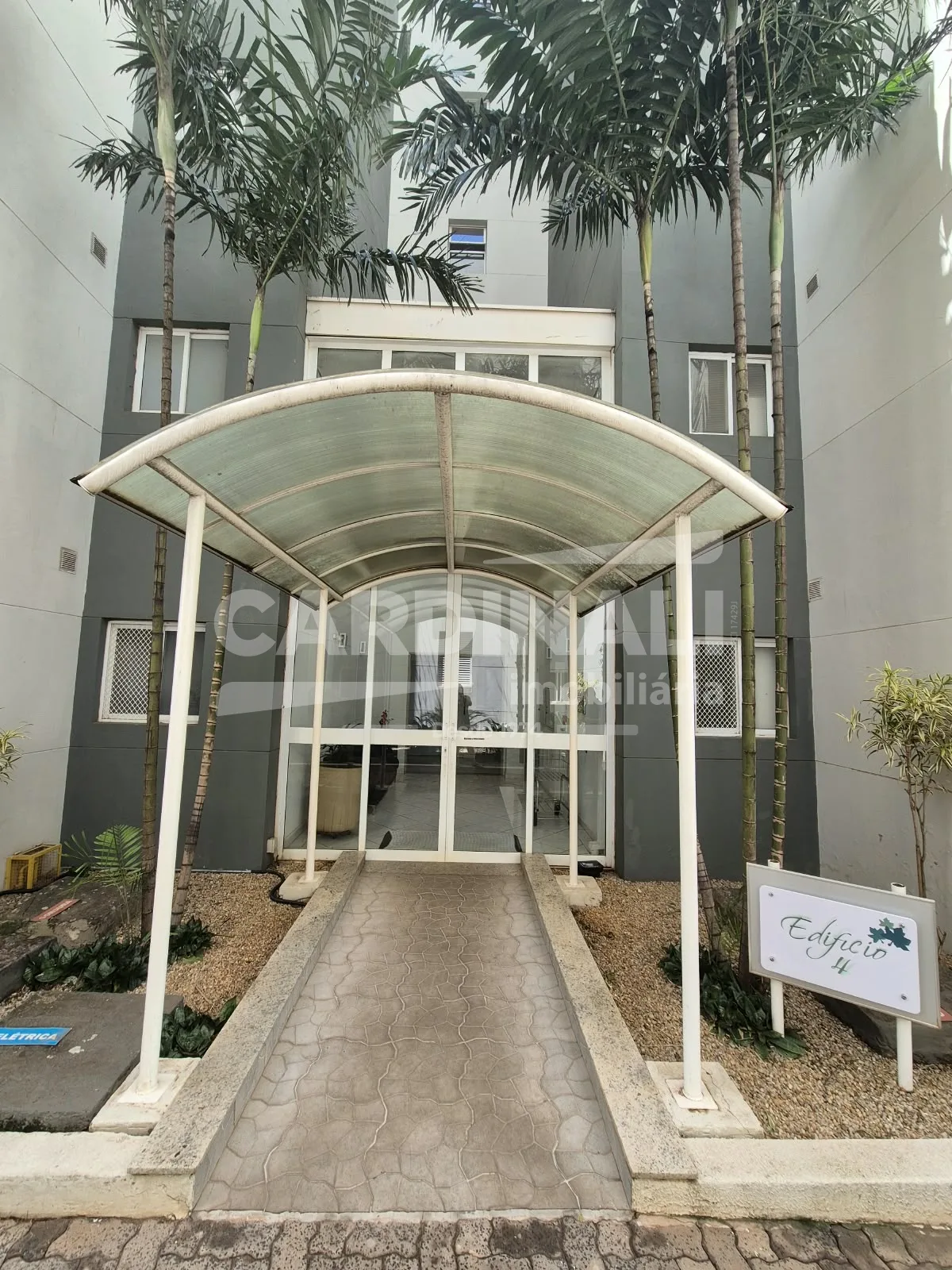 Comprar Apartamento / Padr&atilde;o em Araraquara R$ 330.000,00 - Foto 1