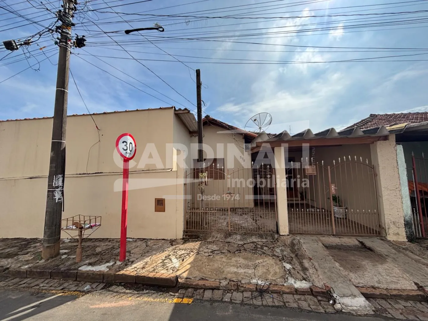 Casa / Padr&atilde;o em S&atilde;o Carlos Alugar por R$889,00