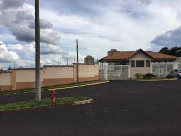 Terreno / Condom&iacute;nio em Araraquara 