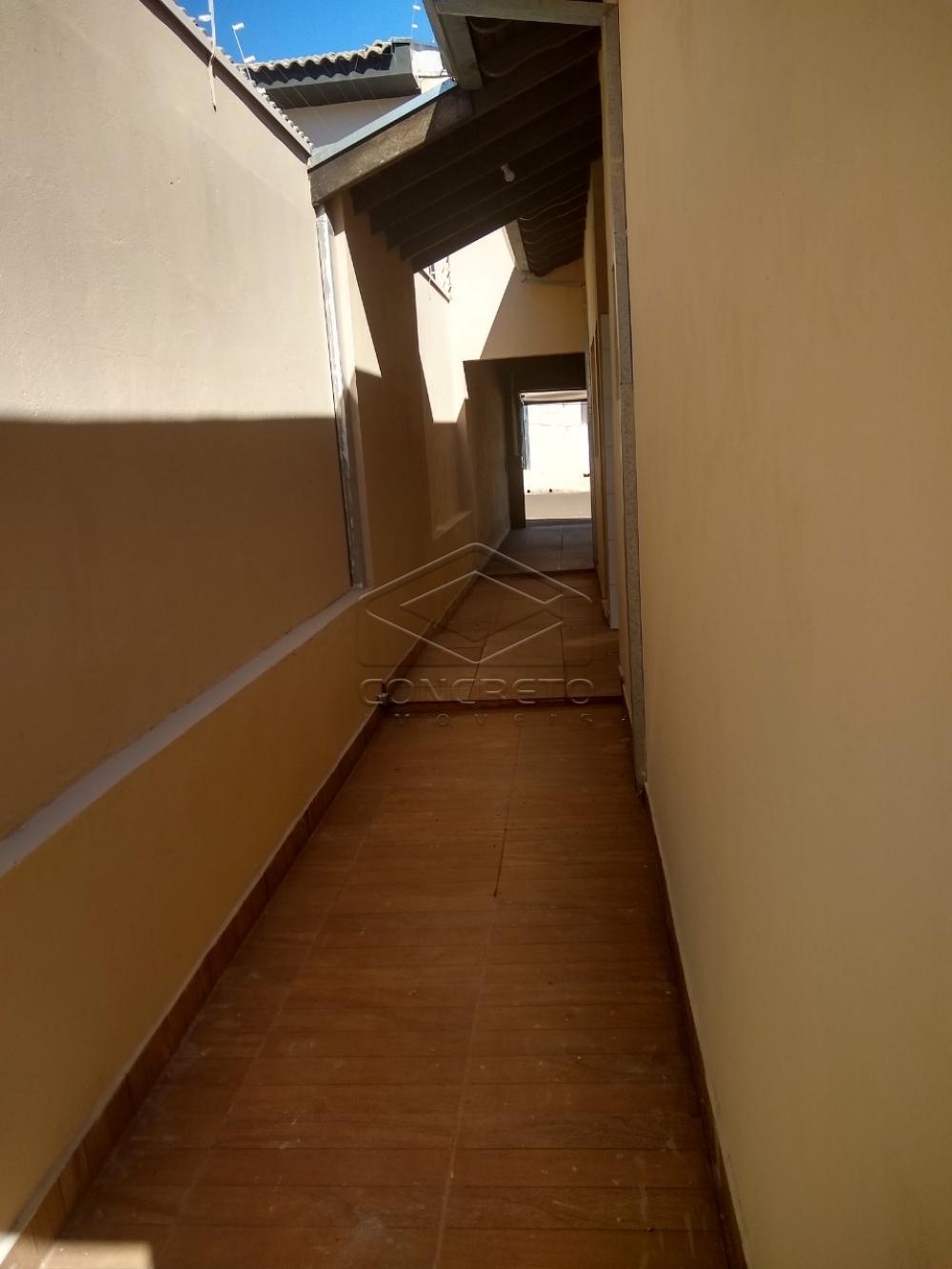 Alugar Casa / Padr&atilde;o em Len&ccedil;&oacute;is Paulista R$ 1.850,00 - Foto 3