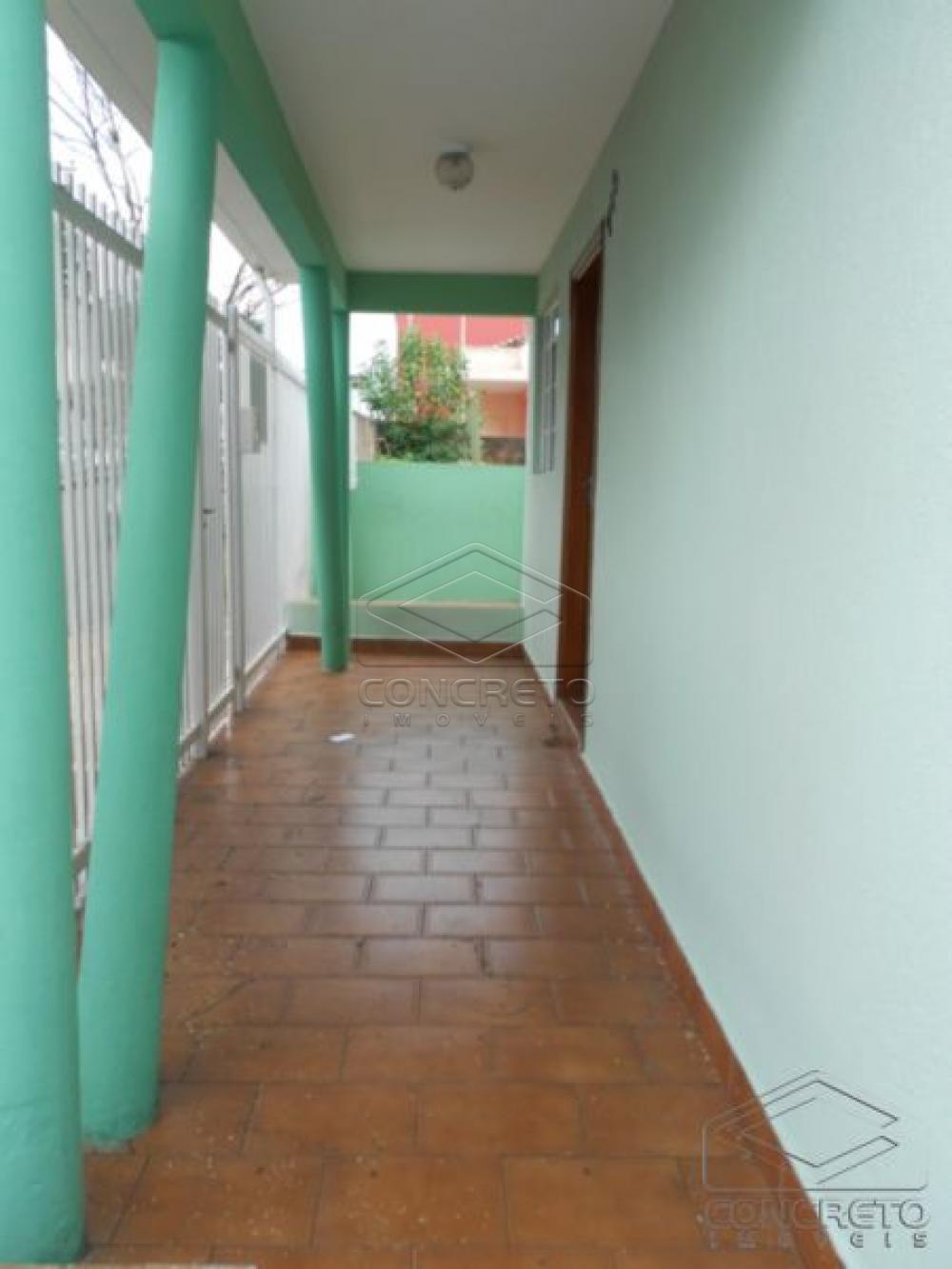 Comprar Casa / Padr&atilde;o em Len&ccedil;&oacute;is Paulista R$ 310.000,00 - Foto 1