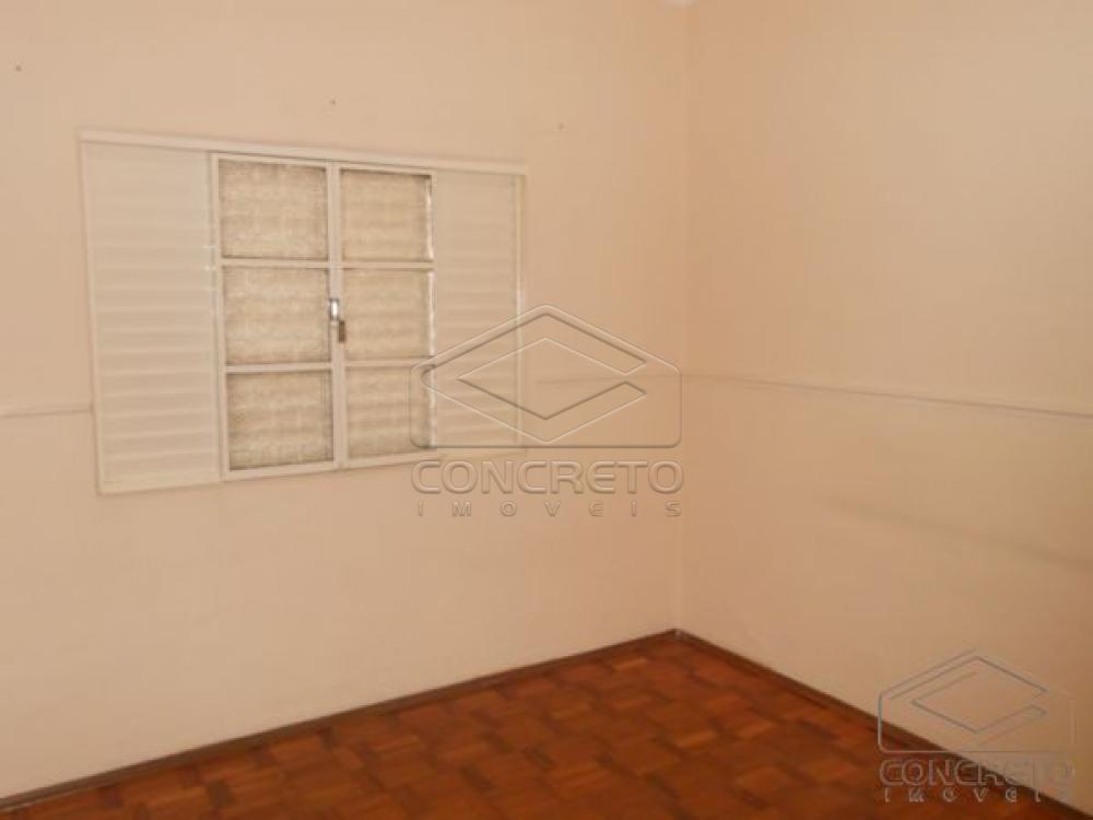 Comprar Casa / Padr&atilde;o em Len&ccedil;&oacute;is Paulista R$ 310.000,00 - Foto 3