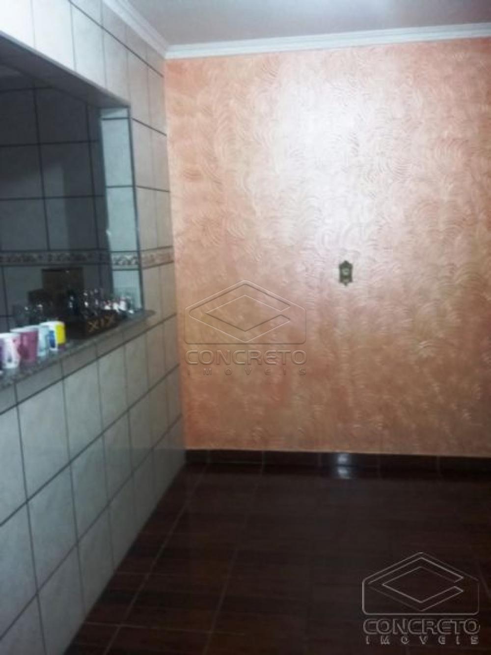 Comprar Casa / Padr&atilde;o em Len&ccedil;&oacute;is Paulista R$ 300.000,00 - Foto 4