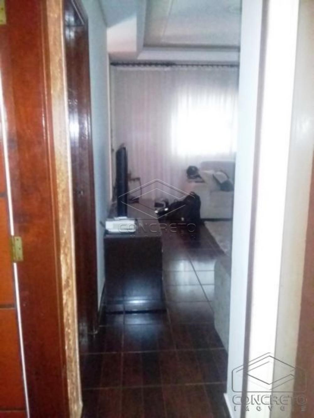 Comprar Casa / Padr&atilde;o em Len&ccedil;&oacute;is Paulista R$ 300.000,00 - Foto 5