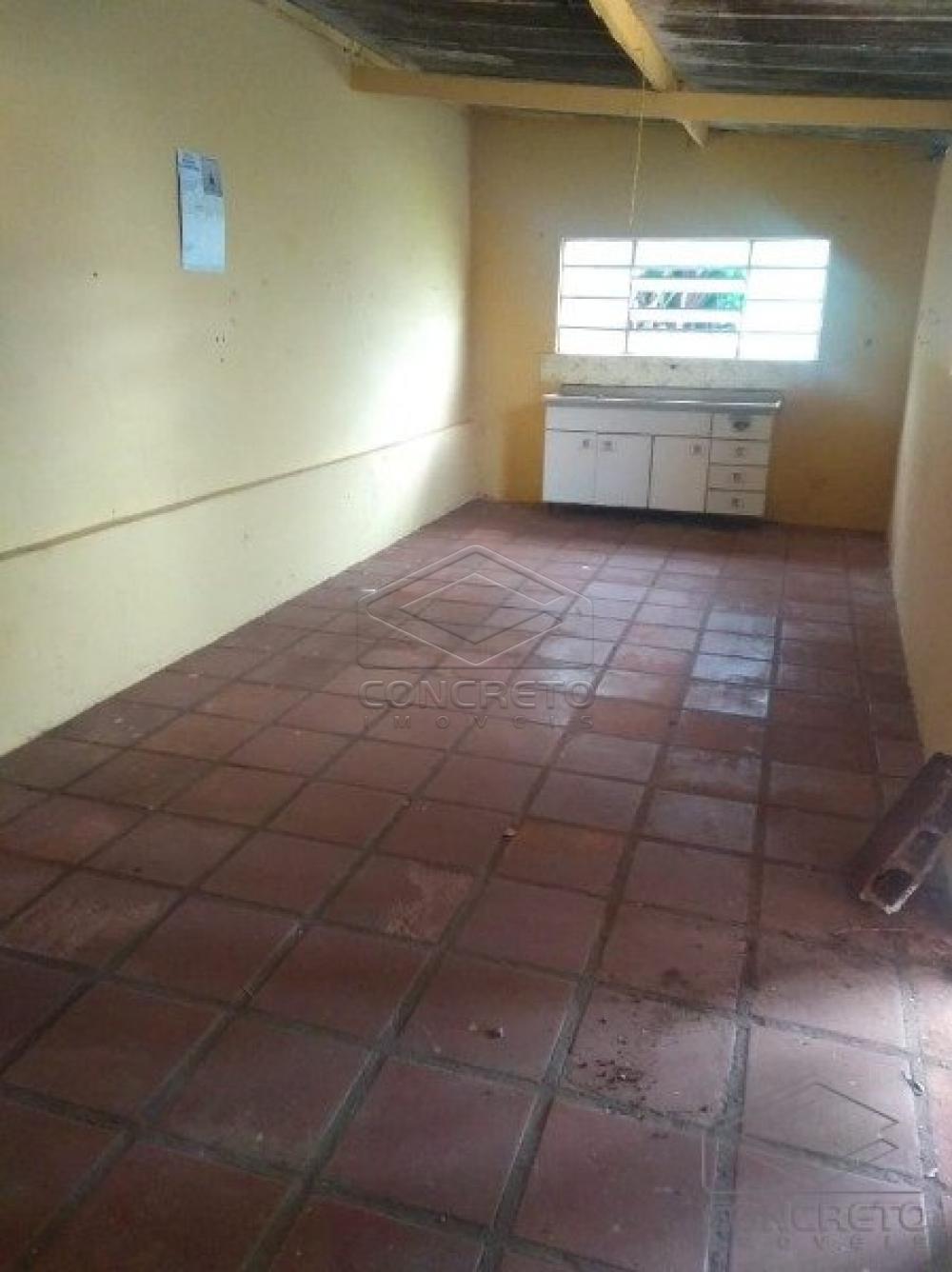 Comprar Casa / Padr&atilde;o em Len&ccedil;&oacute;is Paulista R$ 190.000,00 - Foto 2