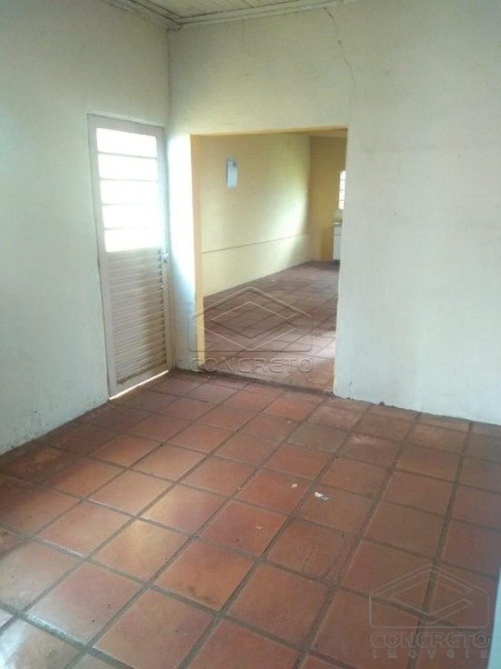 Comprar Casa / Padr&atilde;o em Len&ccedil;&oacute;is Paulista R$ 190.000,00 - Foto 3