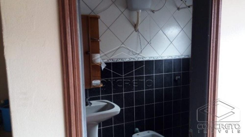 Comprar Casa / Padr&atilde;o em Len&ccedil;&oacute;is Paulista R$ 300.000,00 - Foto 3