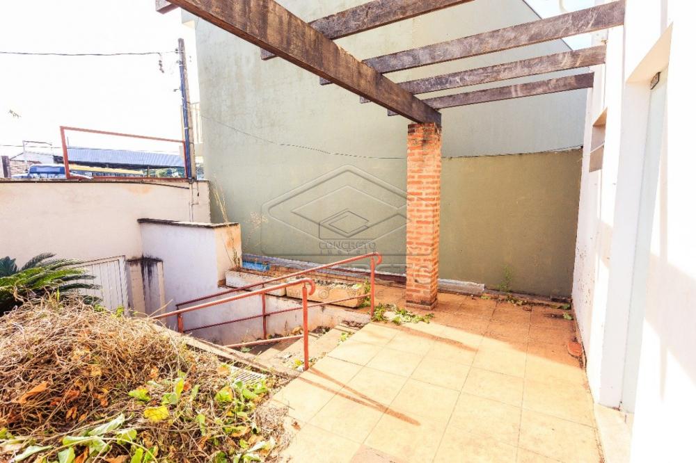 Alugar Casa / Padr&atilde;o em Len&ccedil;&oacute;is Paulista R$ 2.300,00 - Foto 3