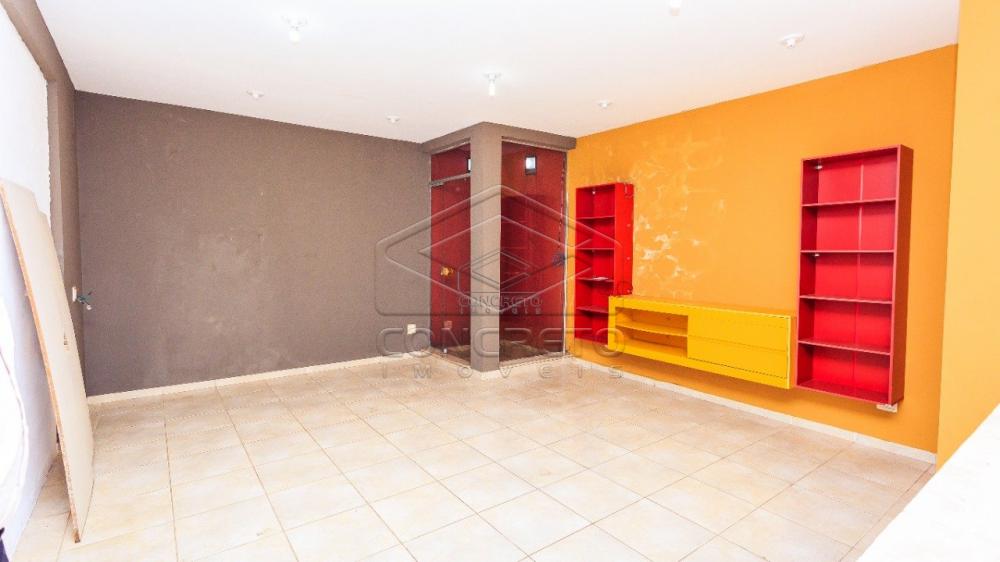 Alugar Casa / Padr&atilde;o em Len&ccedil;&oacute;is Paulista R$ 2.300,00 - Foto 1