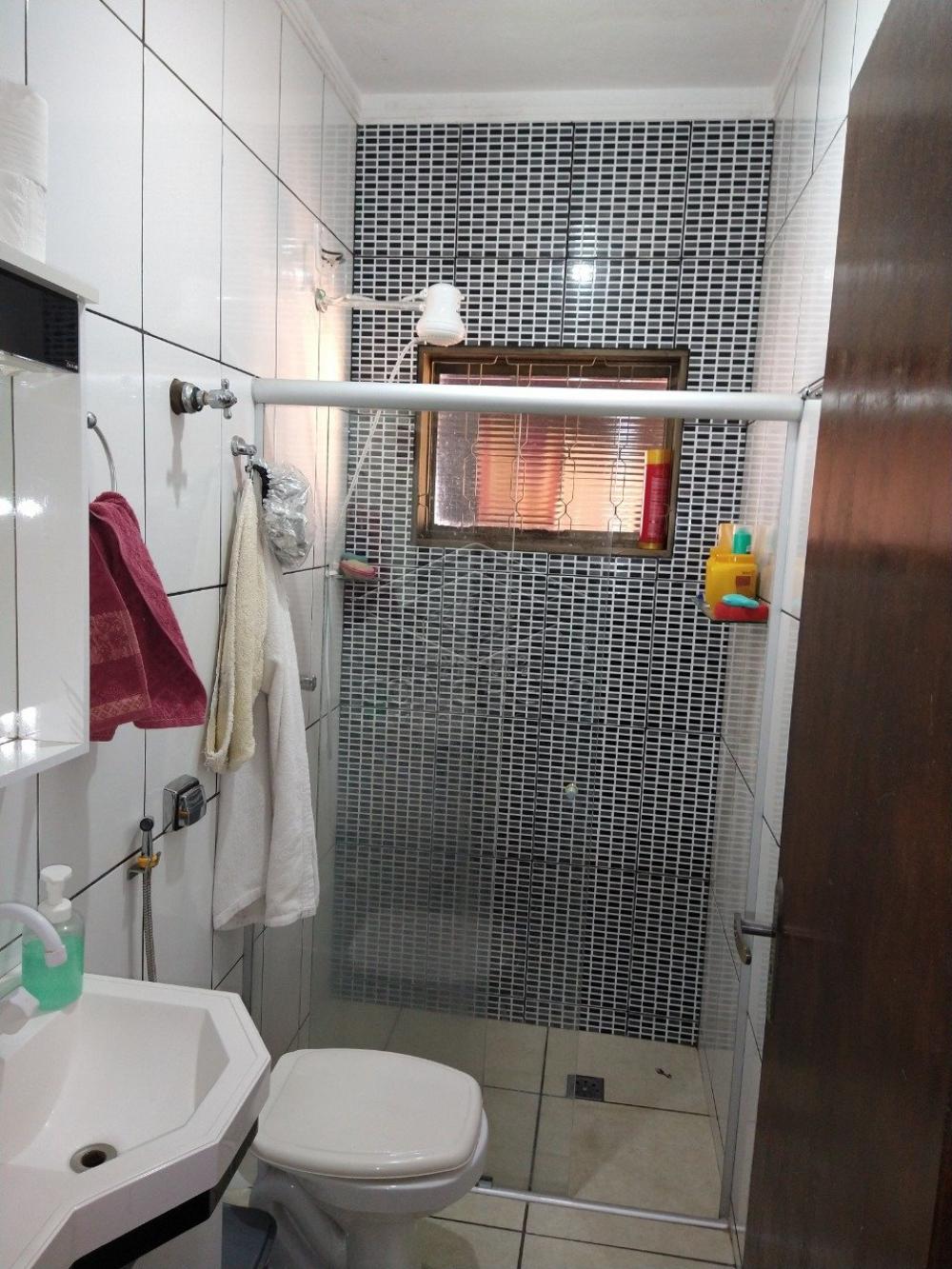 Comprar Casa / Padr&atilde;o em Len&ccedil;&oacute;is Paulista R$ 420.000,00 - Foto 3