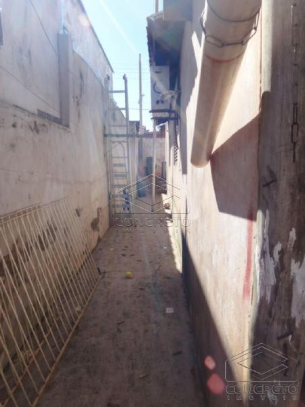 Comprar Casa / Padr&atilde;o em Len&ccedil;&oacute;is Paulista R$ 200.000,00 - Foto 11