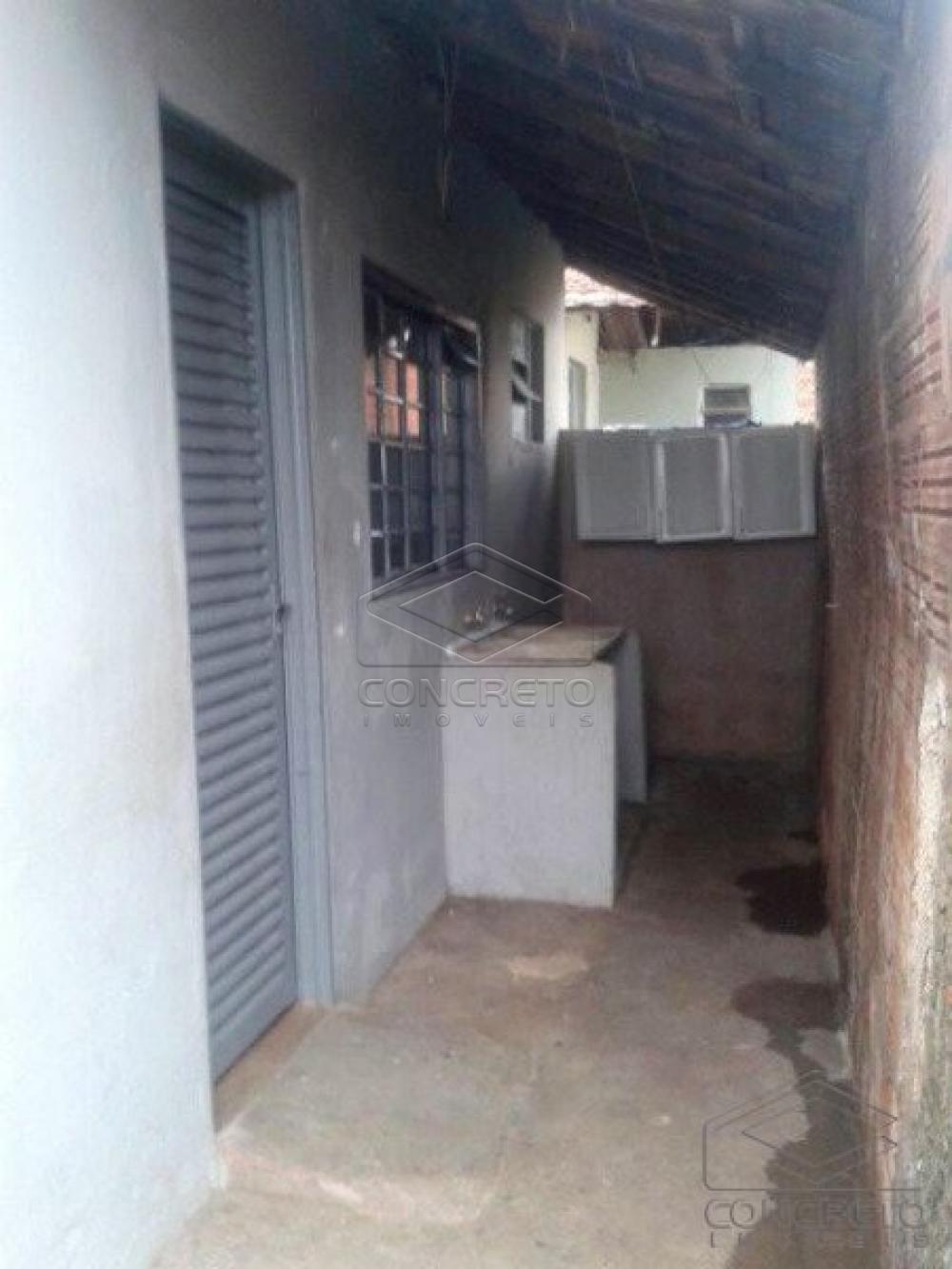 Comprar Casa / Padr&atilde;o em Len&ccedil;&oacute;is Paulista R$ 205.000,00 - Foto 3