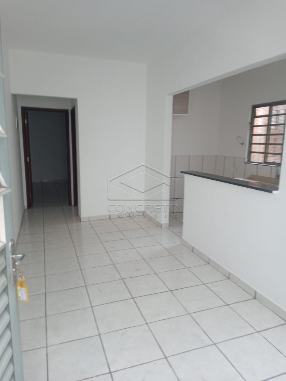 Alugar Casa / Padr&atilde;o em Len&ccedil;&oacute;is Paulista R$ 1.100,00 - Foto 2