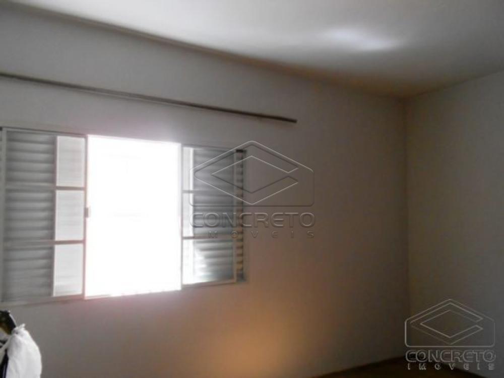 Alugar Casa / Padr&atilde;o em Len&ccedil;&oacute;is Paulista R$ 900,00 - Foto 8