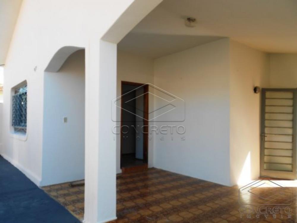Alugar Casa / Padr&atilde;o em Len&ccedil;&oacute;is Paulista R$ 900,00 - Foto 11