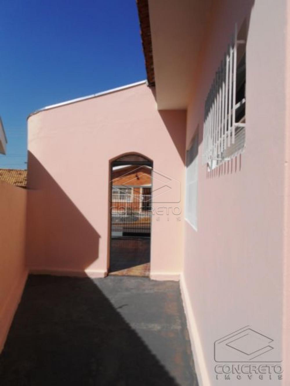 Alugar Casa / Padr&atilde;o em Len&ccedil;&oacute;is Paulista R$ 900,00 - Foto 10