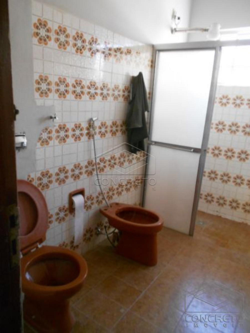 Alugar Casa / Padr&atilde;o em Len&ccedil;&oacute;is Paulista R$ 900,00 - Foto 18