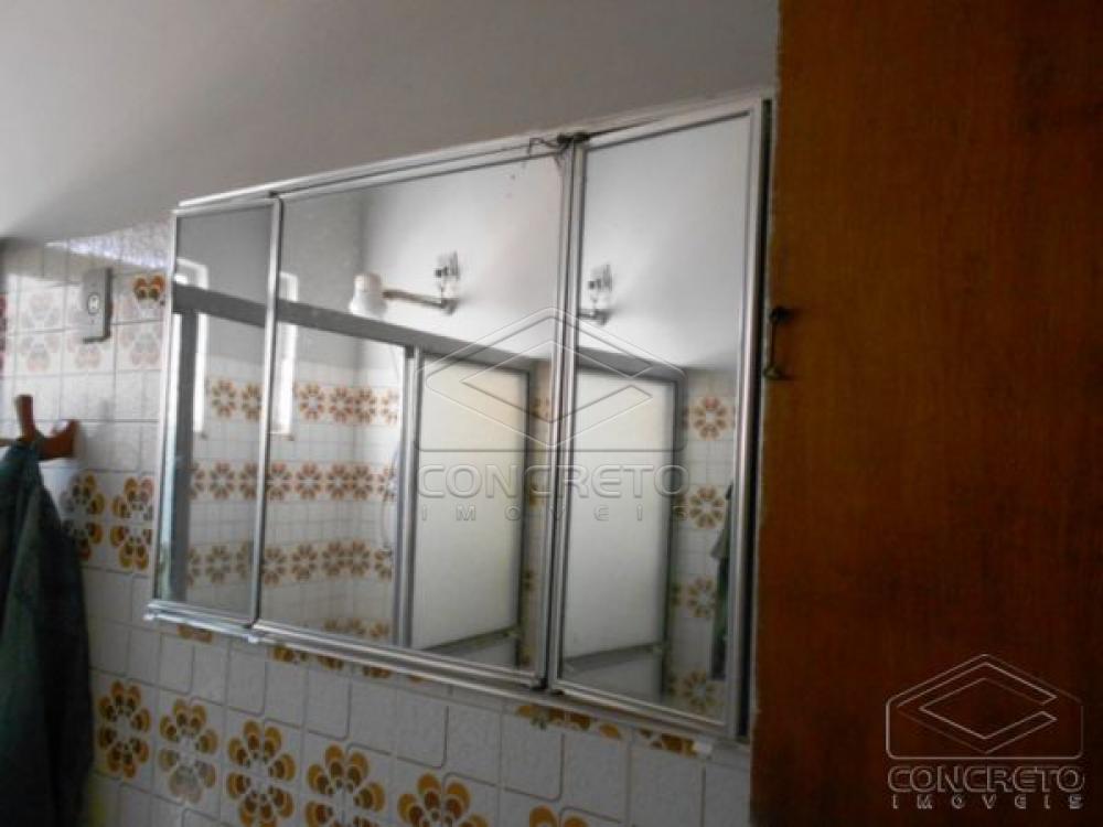 Alugar Casa / Padr&atilde;o em Len&ccedil;&oacute;is Paulista R$ 900,00 - Foto 19