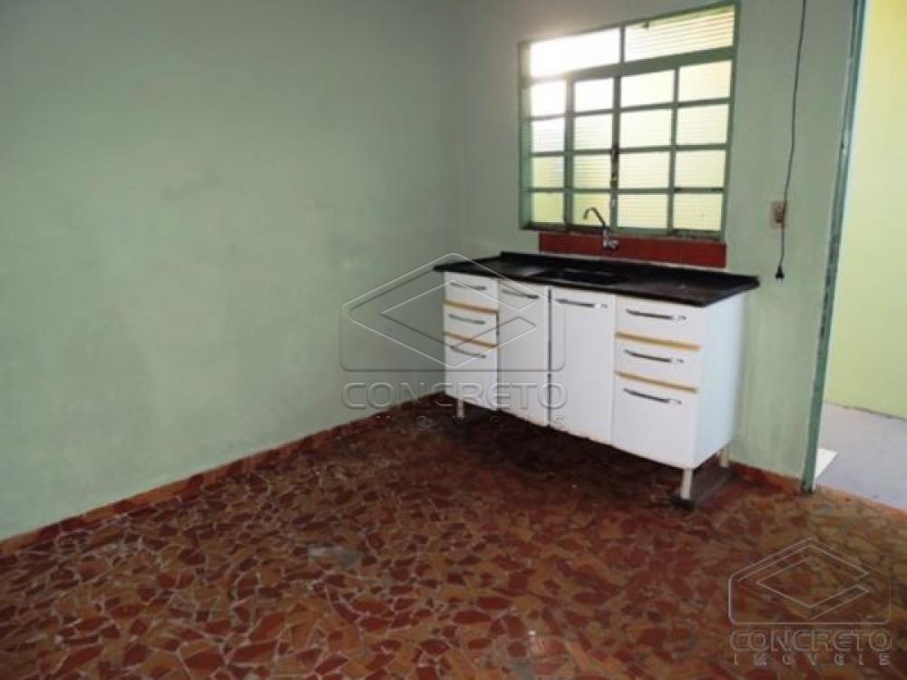 Alugar Casa / Resid&ecirc;ncia em Len&ccedil;&oacute;is Paulista R$ 600,00 - Foto 2