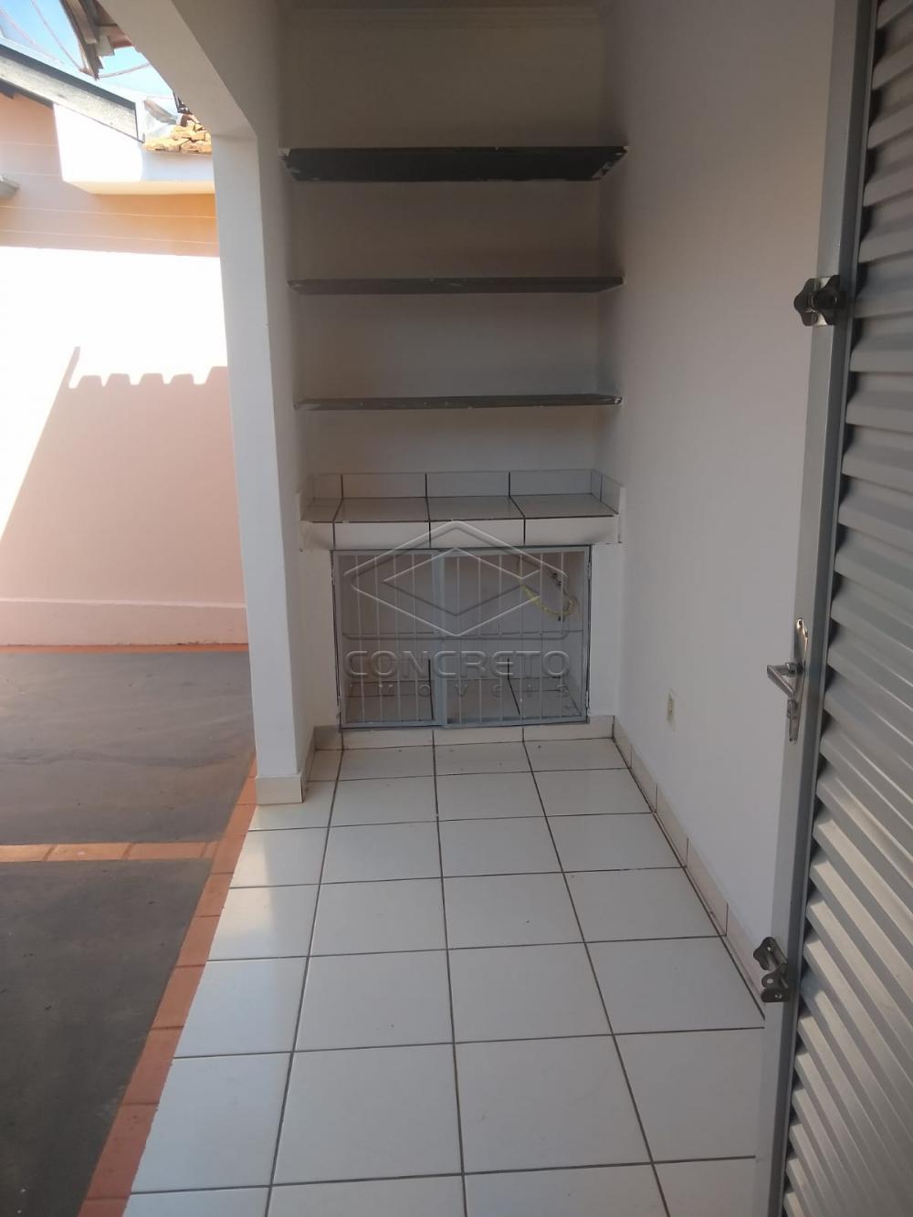 Alugar Casa / Padr&atilde;o em Len&ccedil;&oacute;is Paulista R$ 2.000,00 - Foto 5