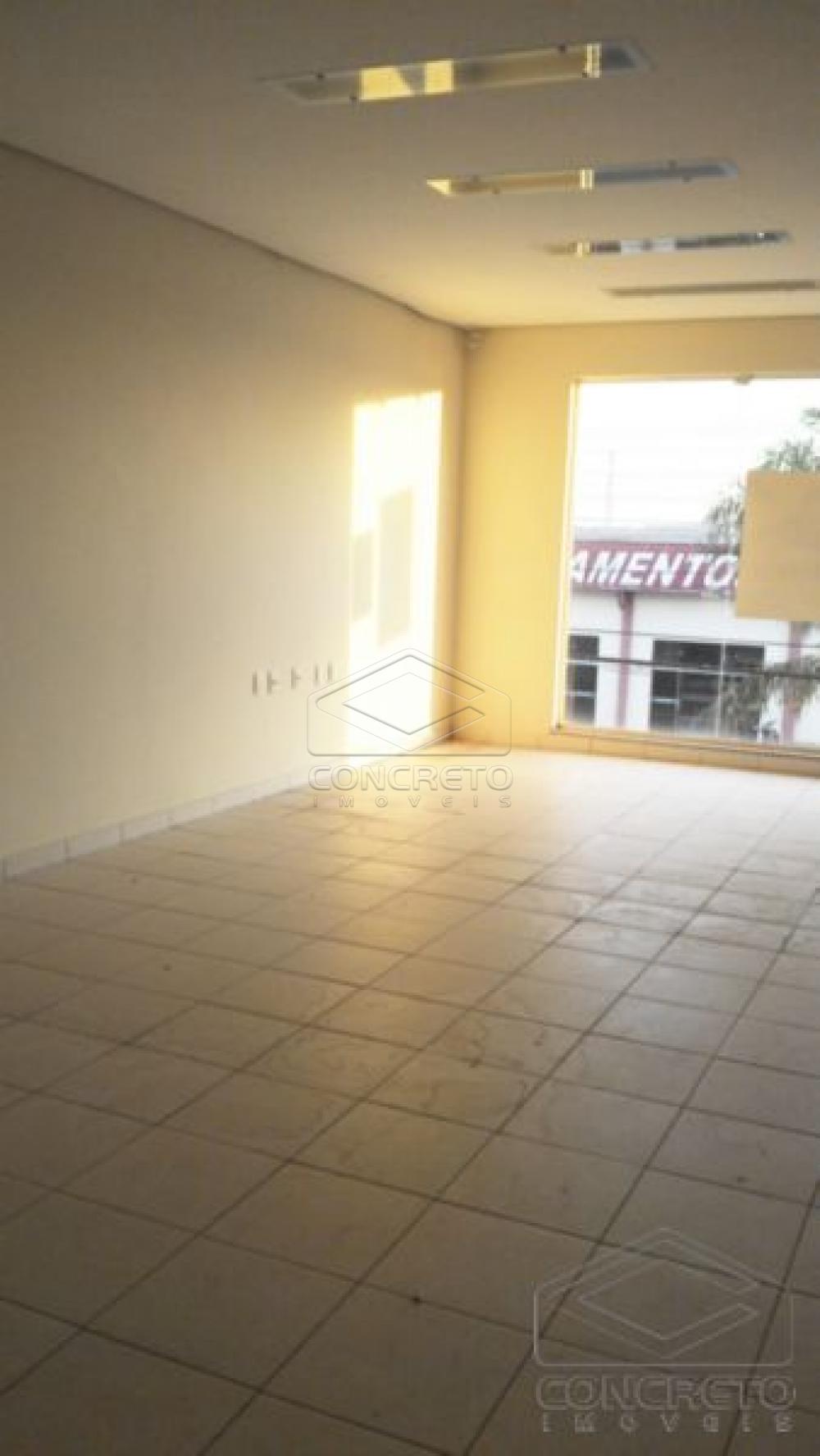 Alugar Comercial / Casa em Len&ccedil;&oacute;is Paulista R$ 3.000,00 - Foto 3