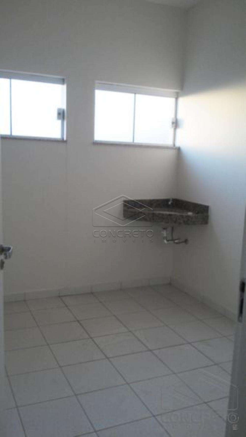 Alugar Comercial / Casa em Len&ccedil;&oacute;is Paulista R$ 3.000,00 - Foto 4