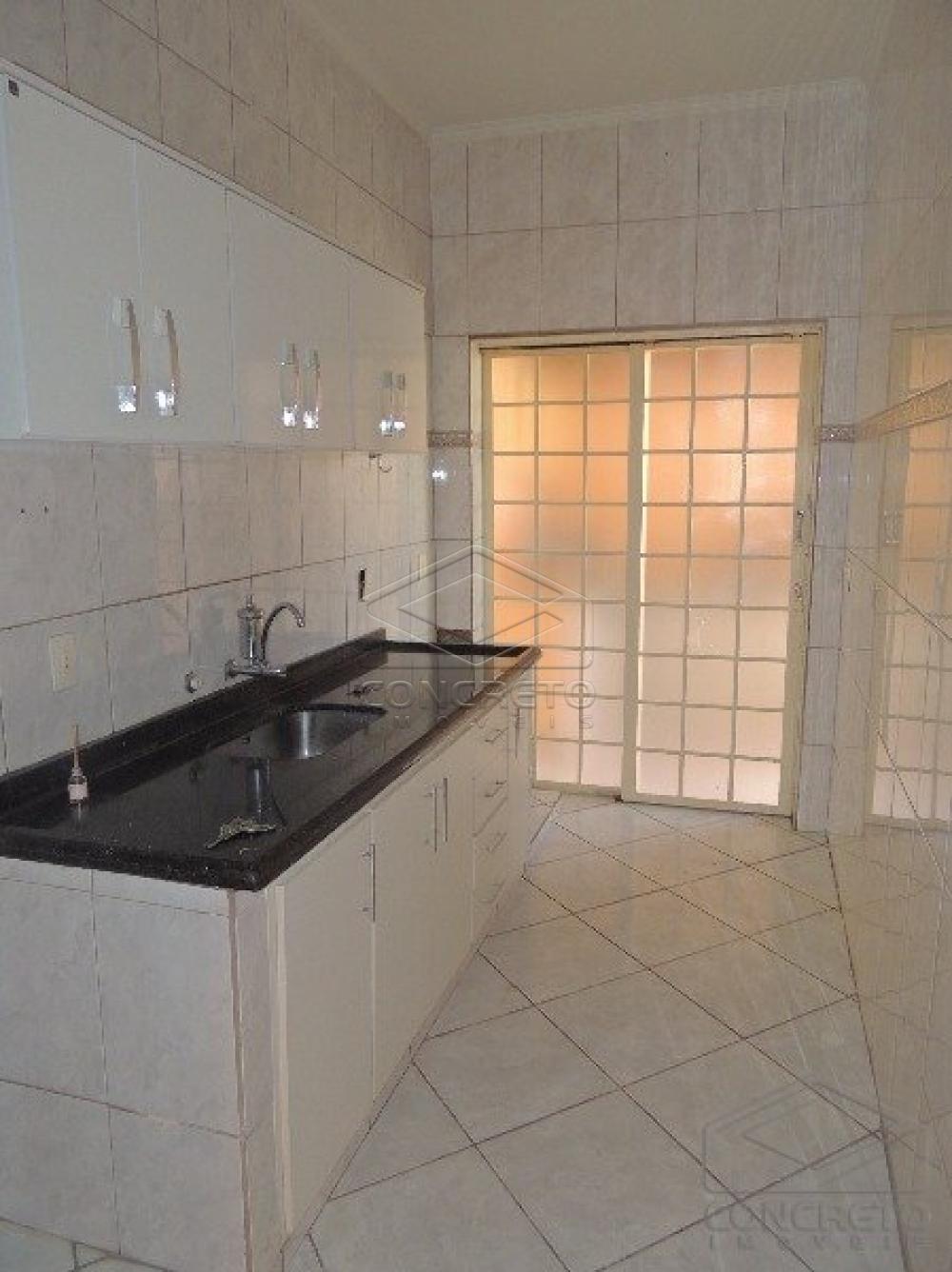 Alugar Casa / Padr&atilde;o em Len&ccedil;&oacute;is Paulista R$ 1.500,00 - Foto 1