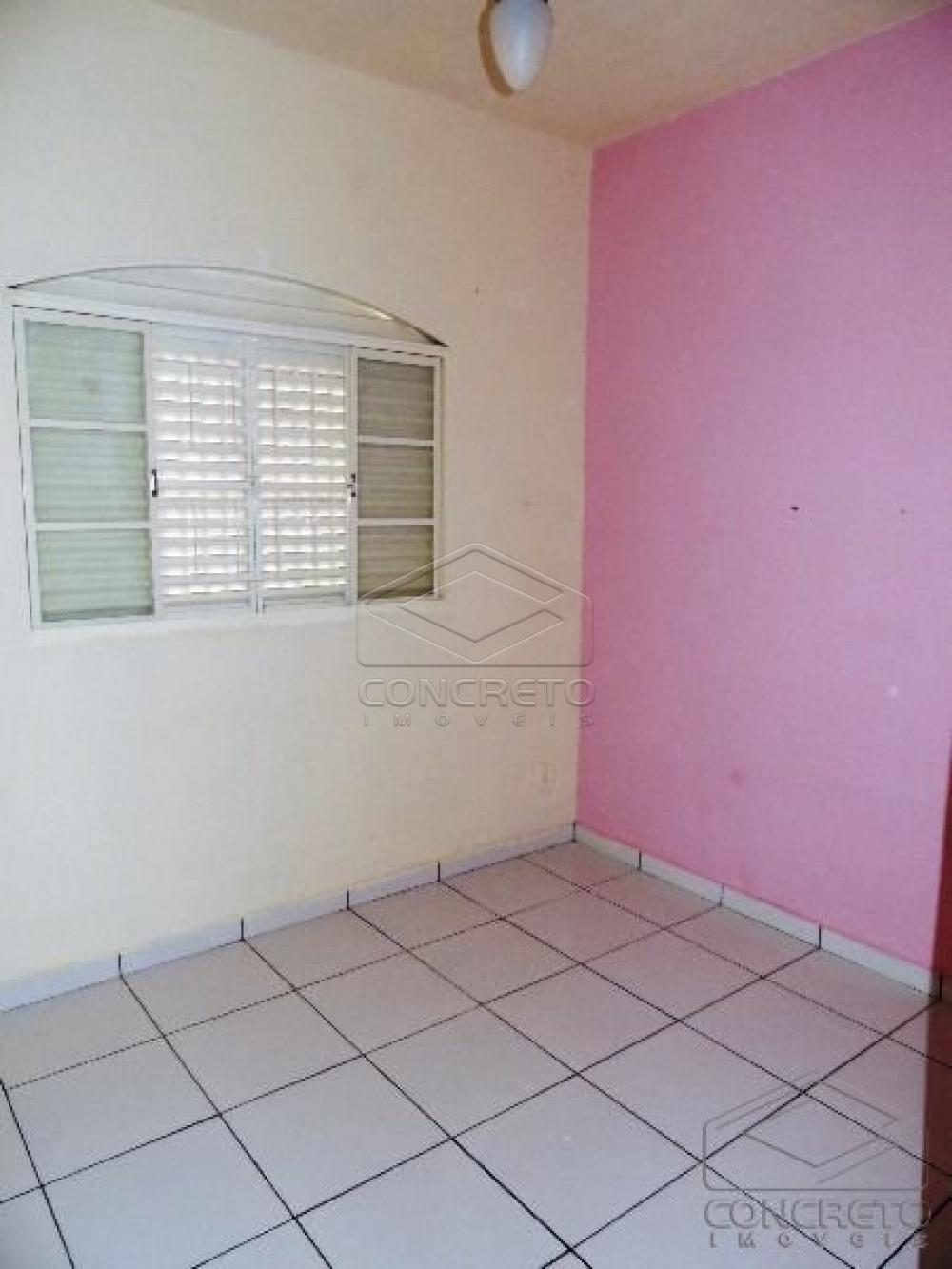 Alugar Casa / Padr&atilde;o em Len&ccedil;&oacute;is Paulista R$ 1.700,00 - Foto 3