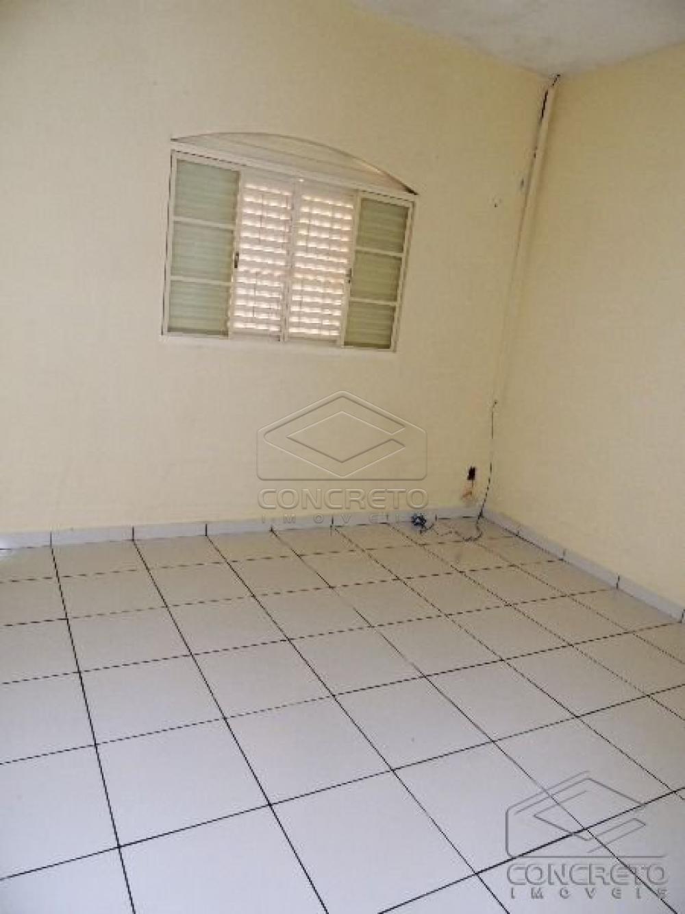 Alugar Casa / Padr&atilde;o em Len&ccedil;&oacute;is Paulista R$ 1.700,00 - Foto 4