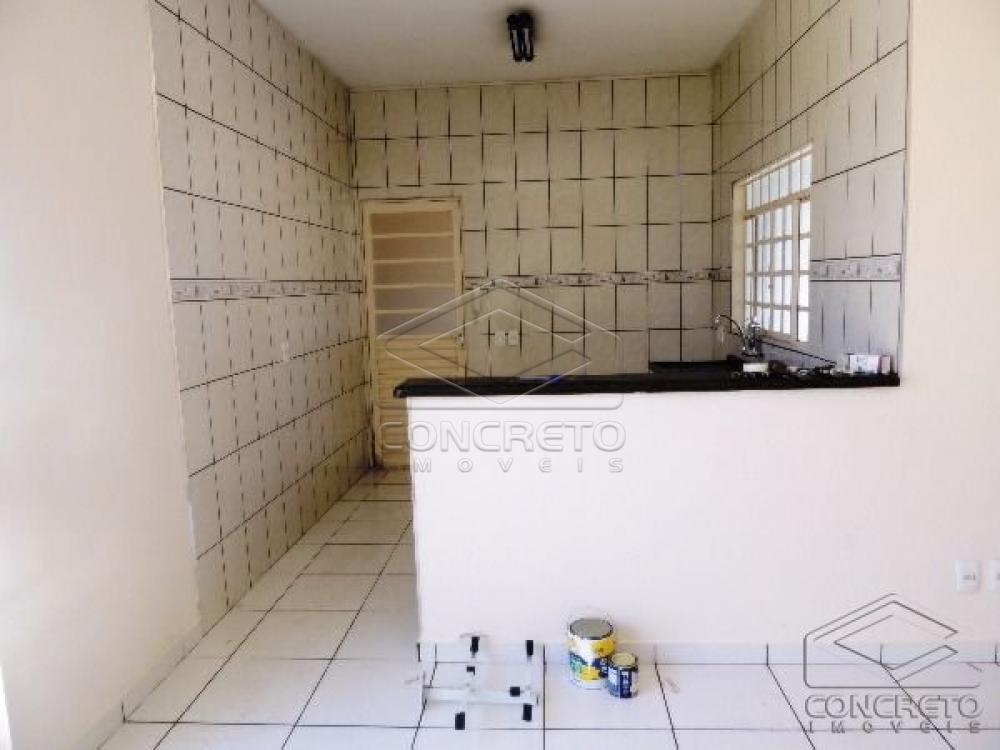 Alugar Casa / Padr&atilde;o em Len&ccedil;&oacute;is Paulista R$ 1.700,00 - Foto 1