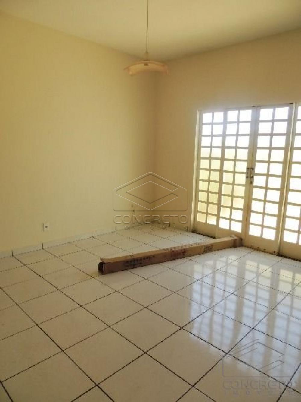 Alugar Casa / Padr&atilde;o em Len&ccedil;&oacute;is Paulista R$ 1.700,00 - Foto 2