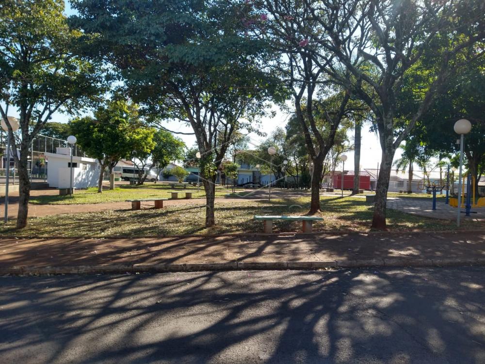 Alugar Casa / Sobrado em Len&ccedil;&oacute;is Paulista R$ 1.100,00 - Foto 11