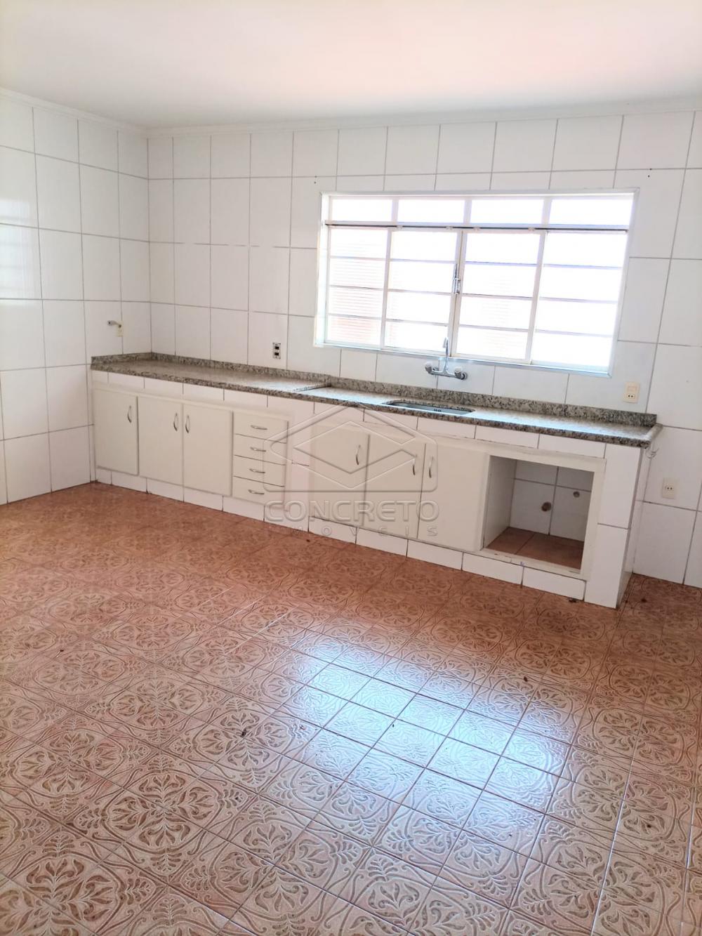 Alugar Casa / Padr&atilde;o em Len&ccedil;&oacute;is Paulista R$ 3.300,00 - Foto 1