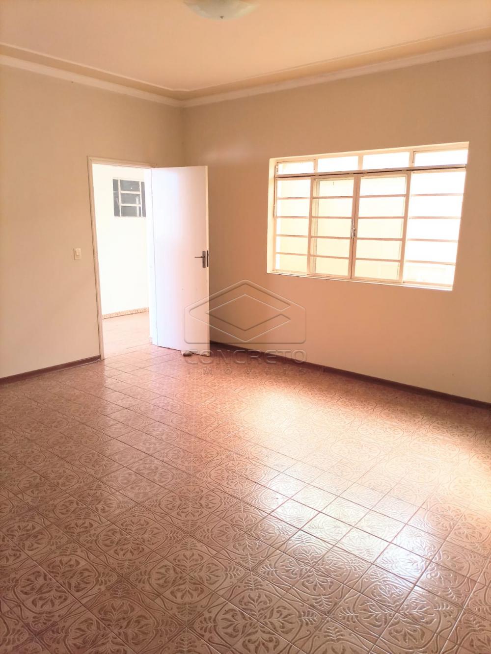 Alugar Casa / Padr&atilde;o em Len&ccedil;&oacute;is Paulista R$ 3.300,00 - Foto 2