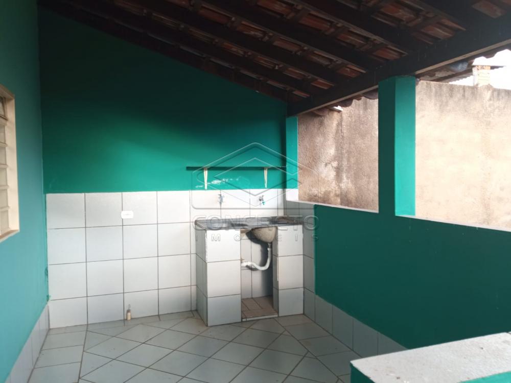Alugar Casa / Padr&atilde;o em Len&ccedil;&oacute;is Paulista R$ 850,00 - Foto 1