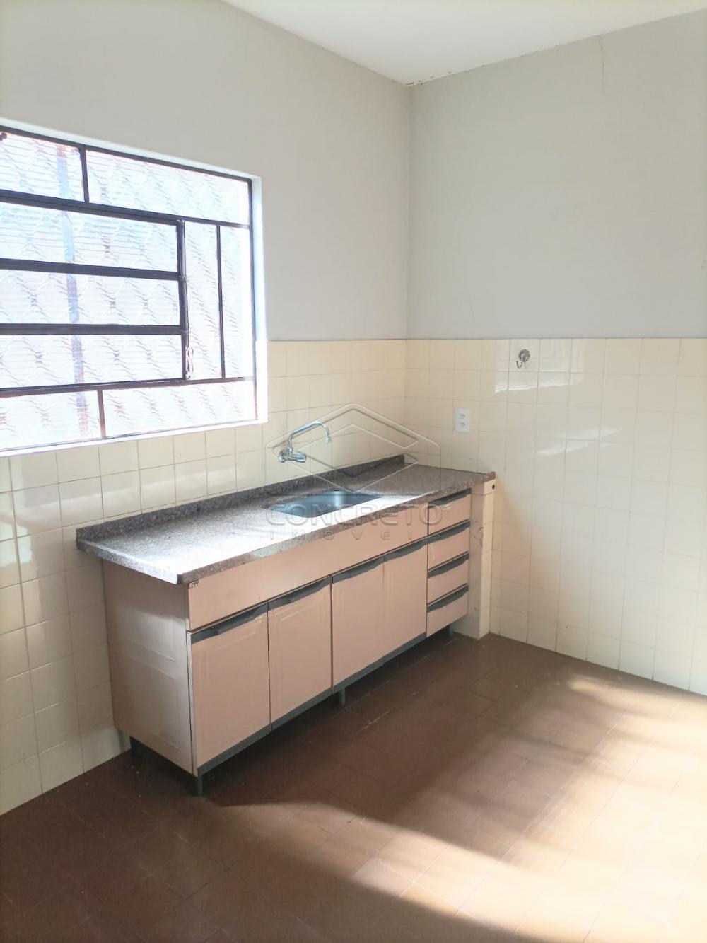 Alugar Casa / Padr&atilde;o em Len&ccedil;&oacute;is Paulista R$ 1.700,00 - Foto 2