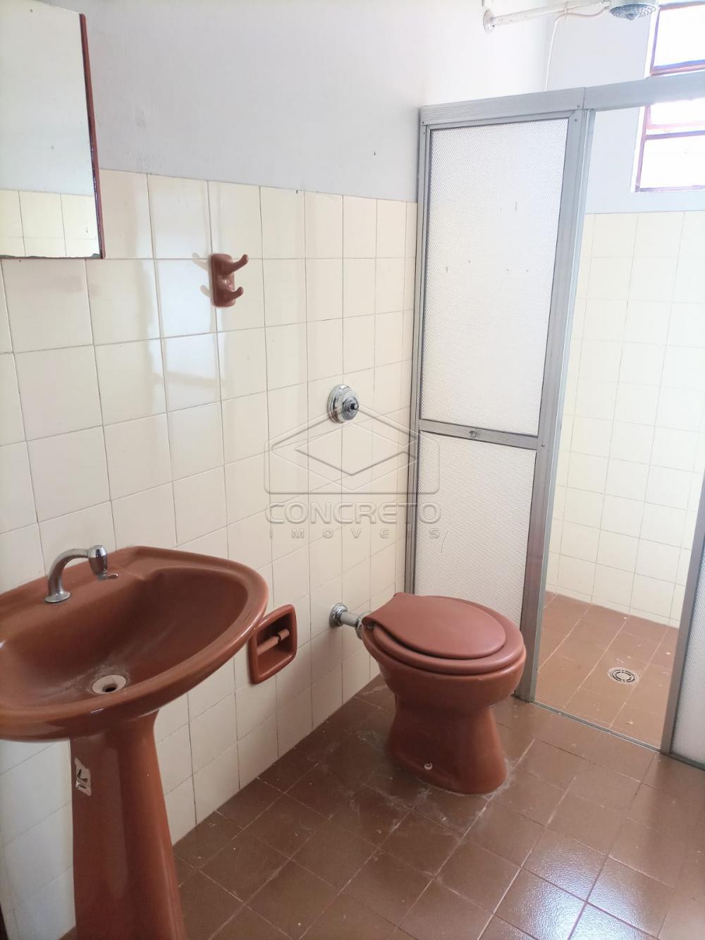 Alugar Casa / Padr&atilde;o em Len&ccedil;&oacute;is Paulista R$ 1.700,00 - Foto 6