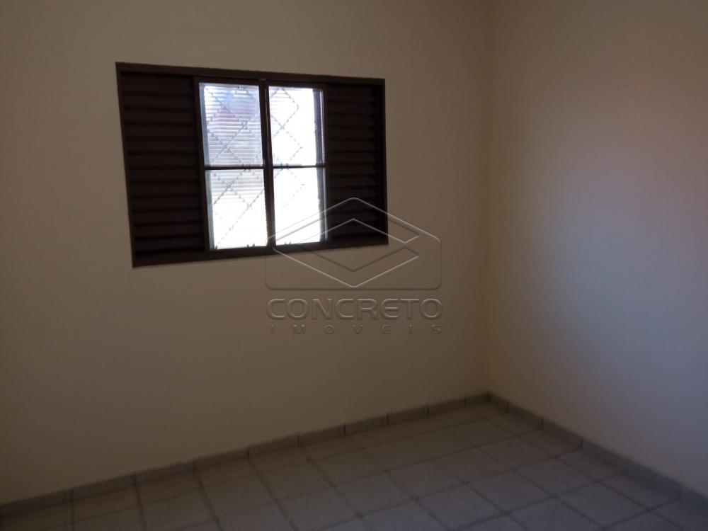 Alugar Casa / Padr&atilde;o em Len&ccedil;&oacute;is Paulista R$ 1.800,00 - Foto 2