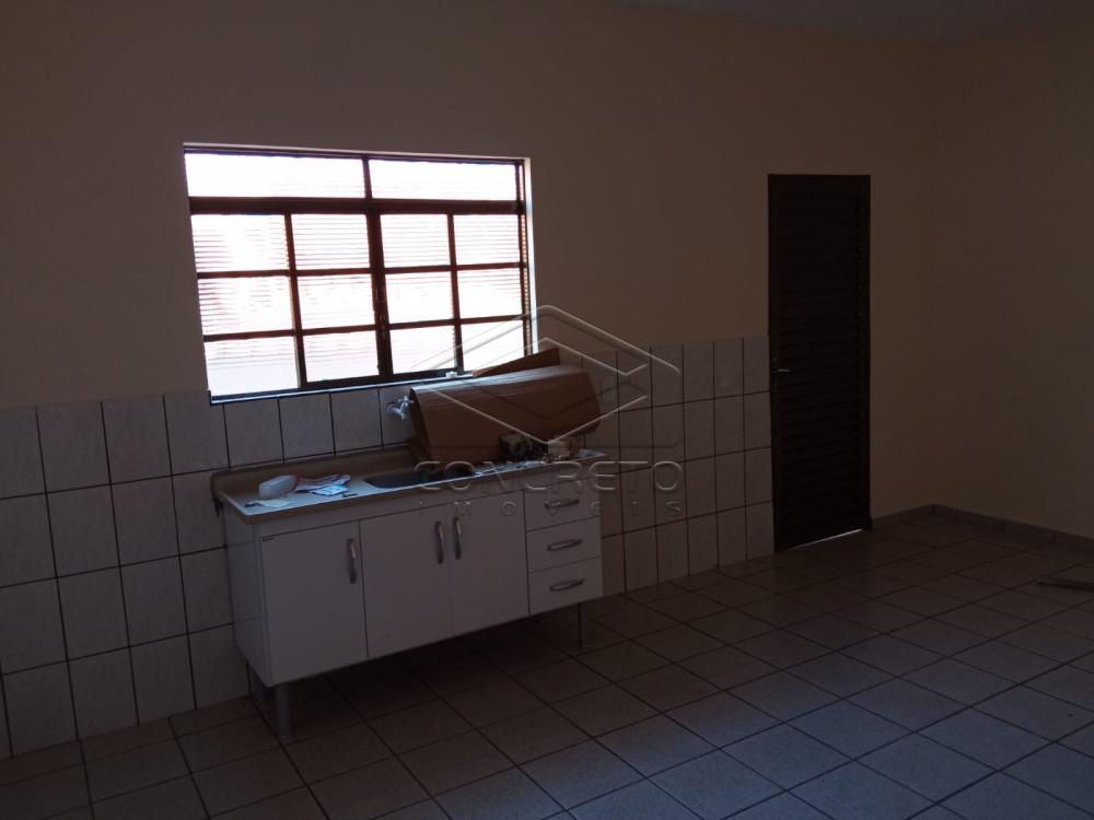 Alugar Casa / Padr&atilde;o em Len&ccedil;&oacute;is Paulista R$ 1.800,00 - Foto 12