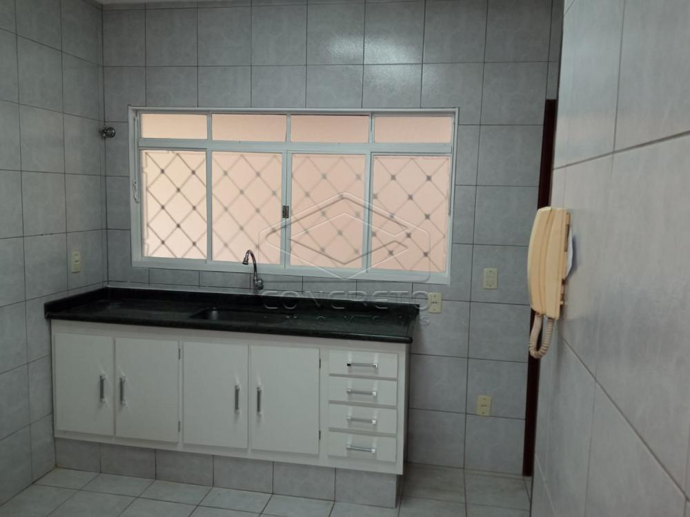 Alugar Casa / Padr&atilde;o em Len&ccedil;&oacute;is Paulista R$ 3.000,00 - Foto 1